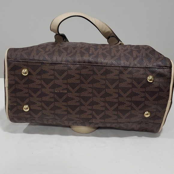 Michael Kors Signature Bowling Pocketbook - Picture 8 of 10